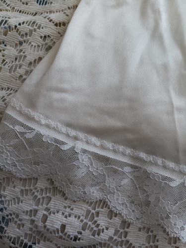 Vtg Body Chic Slip Womens Medium 38 Lace Trim White Nightgown USA Made Nylon - Picture 2 of 5