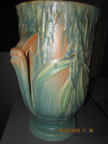 ROSEVILLE TWO HANDLED TAN & AQUA MOSS VASE # 777-7 - Picture 4 of 10
