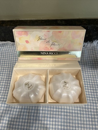 Fleur de Fleurs von Nina Ricci 2 parfümierte Seife je 3,5 Unzen Neu im Karton Neu aus altem Lagerbestand Geschenk - Bild 2 von 5