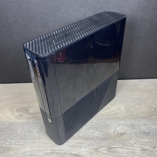 Xbox 360 E 1538 Console 4GB Bundle - Kinect OEM Controller 4 Games 20GB HD - Picture 4 of 12