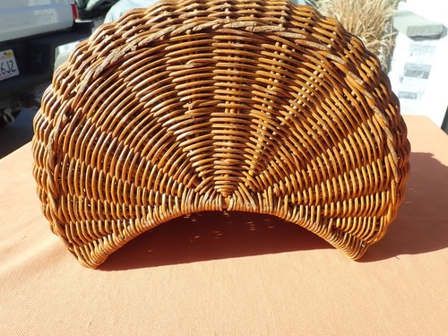 Vintage Wicker Creel Basket Center Hole Flyfishing Trout Rattan Fishermans Creel - Picture 4 of 15
