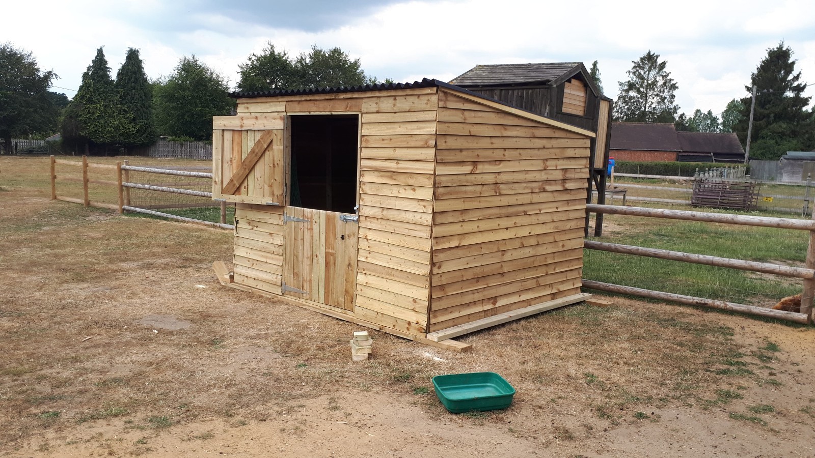 Field shelter small stable Donkeys Shetlands Goats Alpacas mobile Field shelter small stable Donkeys Shetlands Goats Alpacas mobile