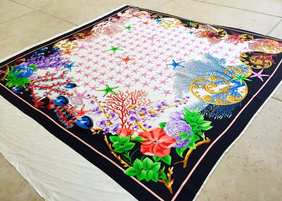 GIANNI VERSACE Panel Tela Seda Estampado Estrellas de Mar de S/S 1995 Foto 2 de 4