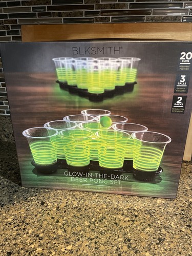 Juego de pong de cerveza con bandejas estanterías que brillan en la oscuridad - 20 tazas, 3 bolas, 2 estantes