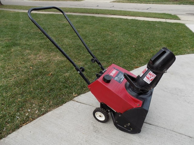 TORO POWERLITE SNOWO 3.25 HP ELECTRIS START 2-CYCLE RUNS GREAT S | eBay
