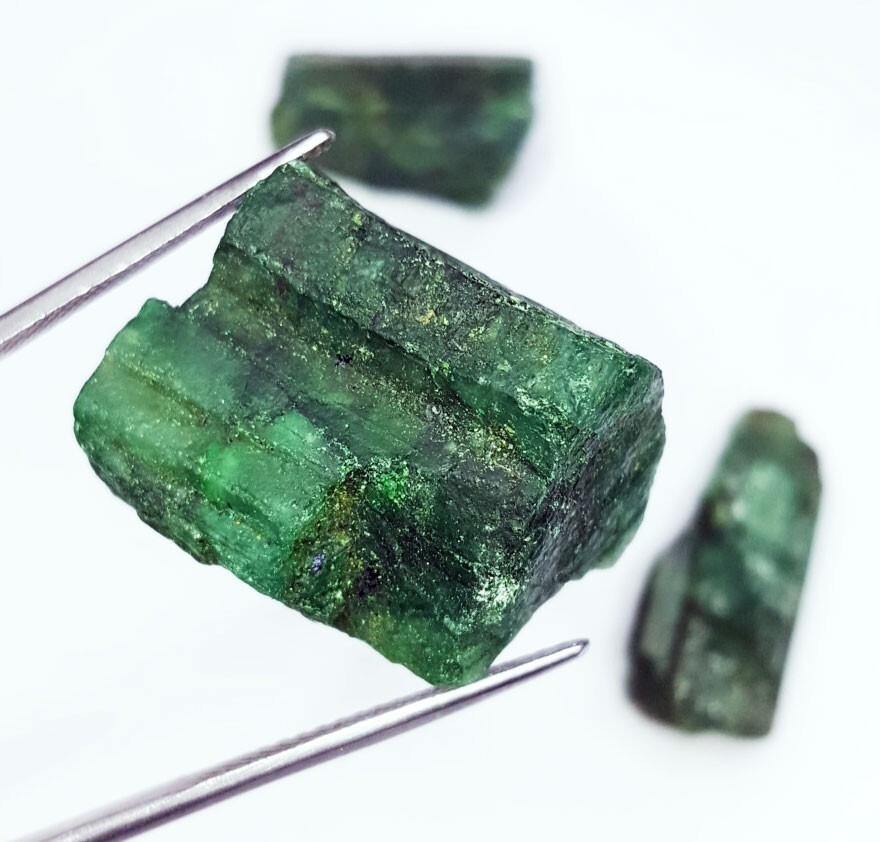Loose Gemstone Natural Green Emerald 108.32 Ct Colombian Uncut Rough Gem - Picture 4 of 5