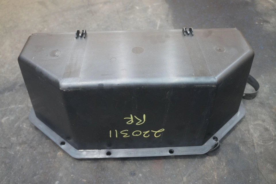 Rear Speaker Box Compartment 88980324 OEM Chevrolet SSR 2004 - Image 4 of 4