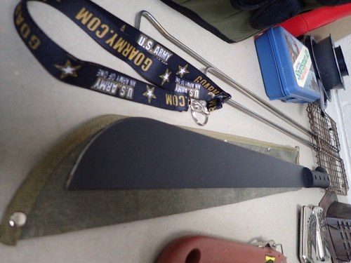 Vintage Campingausrüstung Kühltasche Machete Klappsäge Camp Toaster Kochgeschirr - Bild 9 von 15