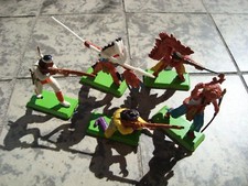 5 VERY RARE TIMPO TOYS, OR SIMILAR BRAND, INDIANS - SCALE 1:32