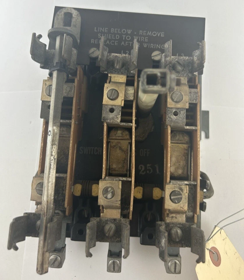 Interruptor de desconexión General Electric GE modelo THC-32 Foto 2 de 4