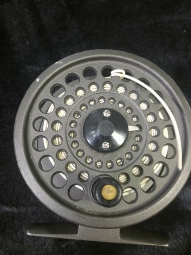 Lochmor-s 200 Fishing Reel designed by daiwa seiko inc Works excellent  - Picture 7 of 12