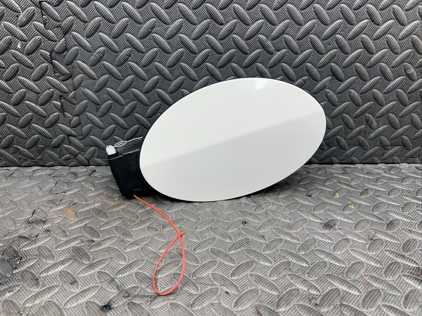 OEM 2014-2020 MASERATI QUATTROPORTE FUEL TANK FILLER POCKET DOOR LID FLAP COVER