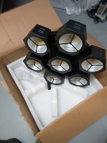 1 x Citronic CosmoPAR 7x40W COB LED RGBW PAR Light With DMX Cable - Picture 1 of 6