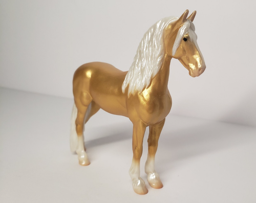 Breyer Stablemate Standing Friesian Metallic Gold Finish Carat Brilliance set - Picture 2 of 8