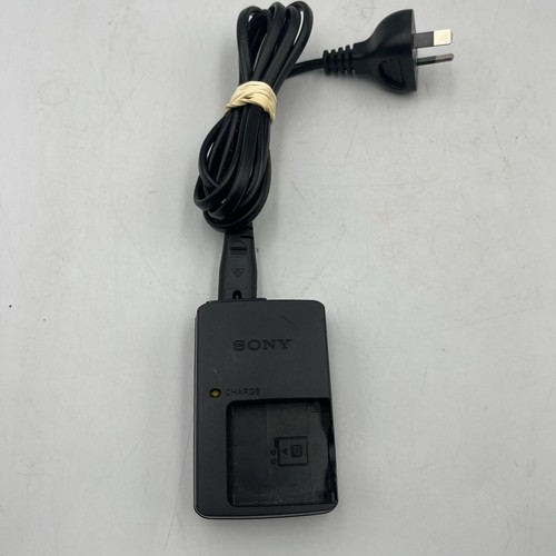 Sony Cyber-shot DSC-HX5V Digital Camera - Picture 12 of 13