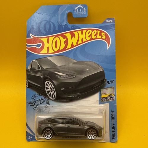 Hot Wheels Factory Fresh Tesla Model 3 9/10 grau