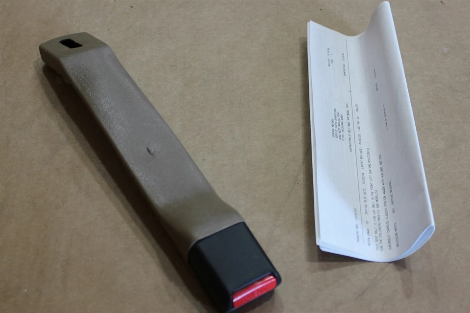 93 Caprice Passenger Seat Belt Buckle 12516433 Beige Chevy OEM Factory Foto 2 de 4