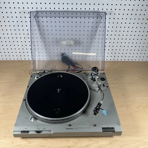 Technics SL-D2 Direct Drive Automatic Turntable Powers On Spins **READ**