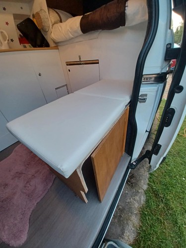 Ford Custom L2H2 campervan - Picture 8 of 21