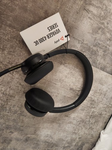 Poly Voyager 4320 UC Wireless Headset with Charging Stand - 第 1/6 張圖片