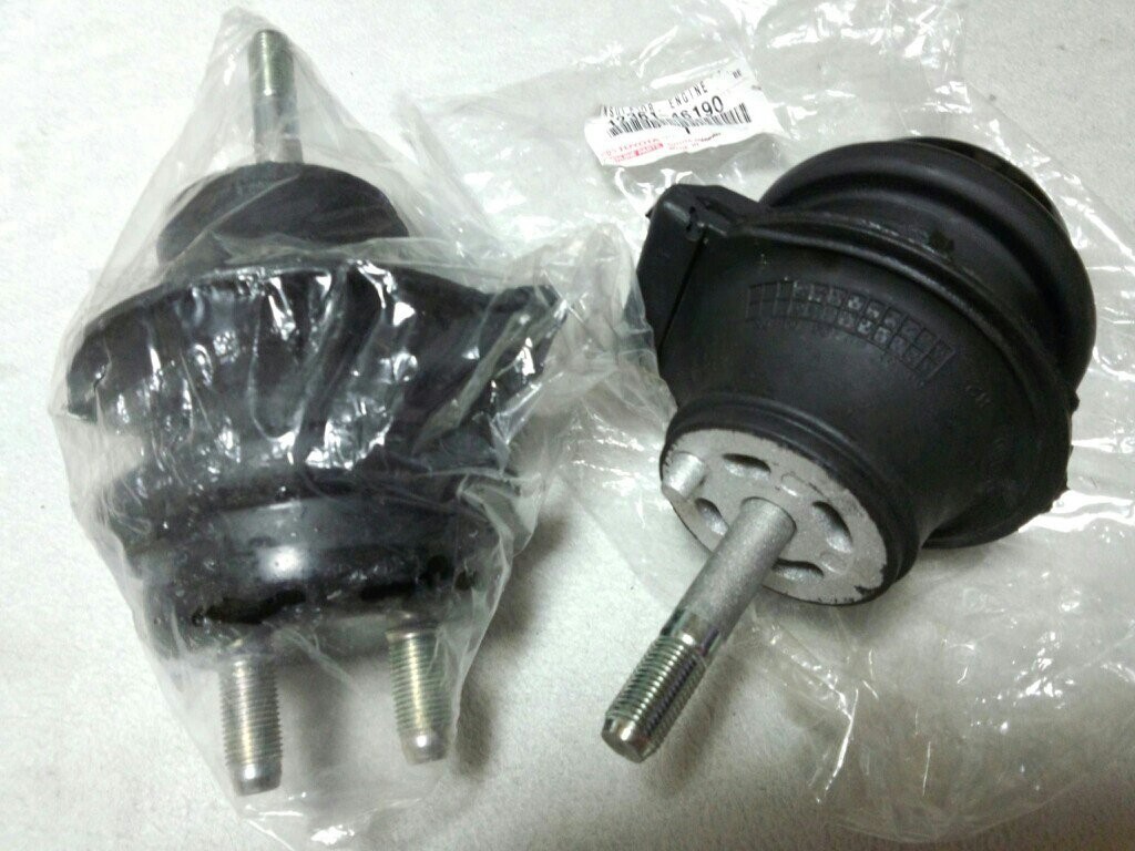 Toyota OEM Genuine Lexus  IS300 GS300 98-05 2JZ ENGINE MOUNT 2 SET 12361-46190