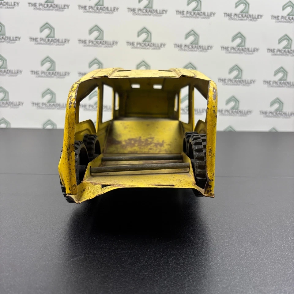 Structo Auto Haul Vintage Toy Car Carrier Truck Pressed Steel Yellow Wheels - Image 2 of 4