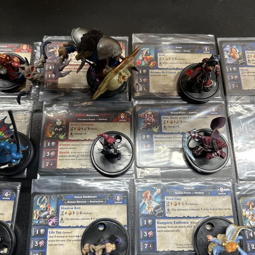 Lote de 25 figuras miniatura World of Warcraft W.O.W con cartas 2008/2009 - Imagen 4 de 7