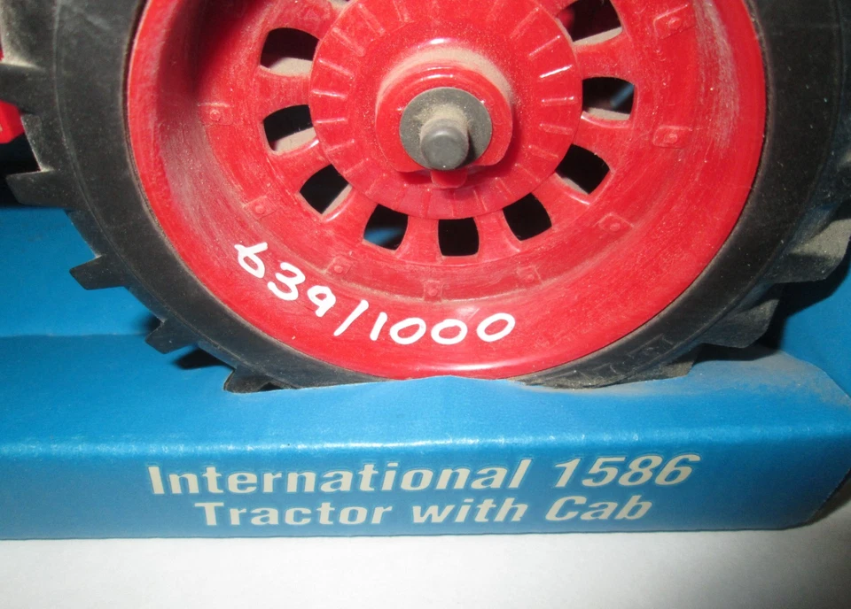 ERTL International 1586 Tractor 1:16 Nebraska Huskers Limited Edition - Image 2 of 4