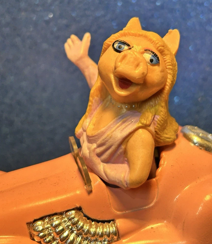 Corgi "Miss Piggy" in Pink Metal Sports Coup Convertible Made Gt. Britain 1979 - Image 2 of 4