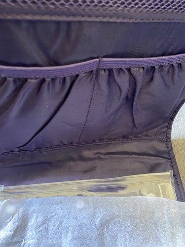 Bolsa colgante de artículos de tocador de viaje New Month con máscara de reposición sellada de 2 OZ. - Imagen 7 de 17