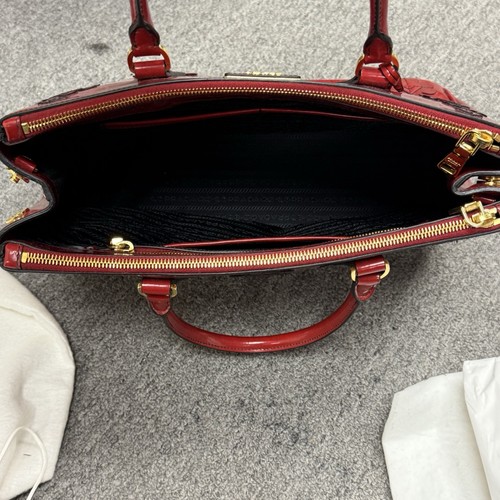 Bolso de Mano PRADA Spazzolato Flor Galería Bolso Rojo Floral Apliques Bolso con Asa Superior - Imagen 7 de 11
