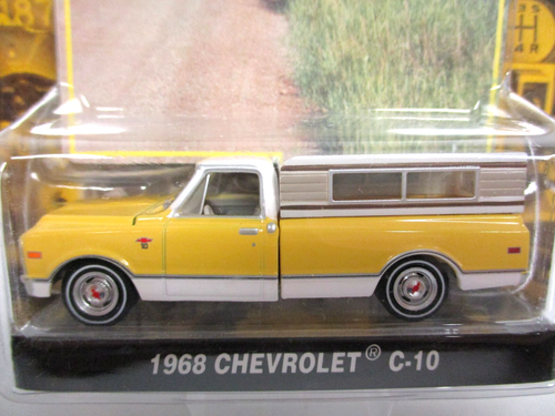 GREENLIGHT SE - COUNTY ROADS - 1968 CHEVROLET C-10 FLEETSIDE PICKUP TRUCK - 1/64 - Picture 8 of 20