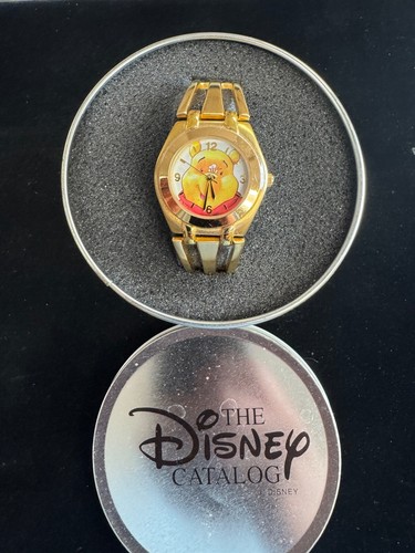 Reloj De Colección Disney Winnie The Pooh Catálogo Disney Tono Dorado Funciona Necesita Batería - Imagen 1 de 5