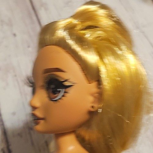 Rainbow High Slumber Party Marisa Golding Nude Tan Fashion Doll Gold Golden Hair - Picture 3 of 12