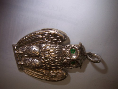 WMM Uhu Owl Green Eyes Silver Pendant 935 Cloverleaf Punch Sharaffia - Picture 3 of 3