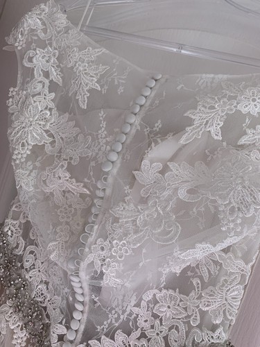 wedding dress size 6/8 - Picture 9 of 13