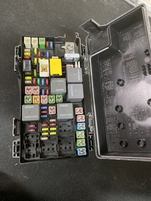 2010 Chrysler Town & Country TIPM Engine Fuse Box 04692305AF Nice | eBay