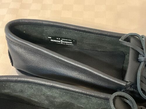 Scarpe slip on Minnetonka donna Thunderbird Moc nero argento e bronzo 9,5 M nuove con scatola - Foto 18 di 18