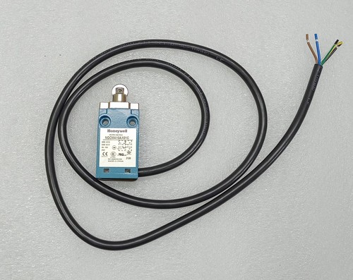 Honeywell NGCMA10AX01C Micro Limit Switch (Lot of 2) - Picture 2 of 8