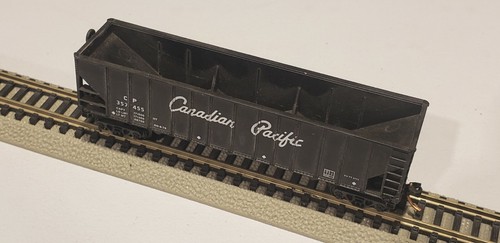 Life-Like - N Scale - Canadian Pacific (CP) - 50' 4 Bay Hopper Car w/Micro + - Picture 9 of 12