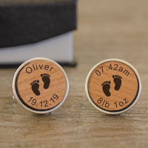 Nuevos gemelos personalizados de madera de cerezo para papá - pies de bebé para hombre regalo en estuche - Imagen 2 de 4
