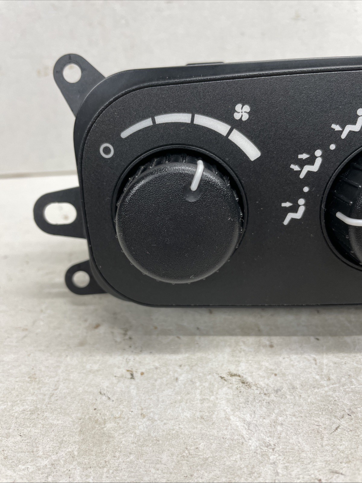 DUAL ZONE 2002-2005 Dodge Ram 1500 2500 3500 Heater Climate Control P55056323AC