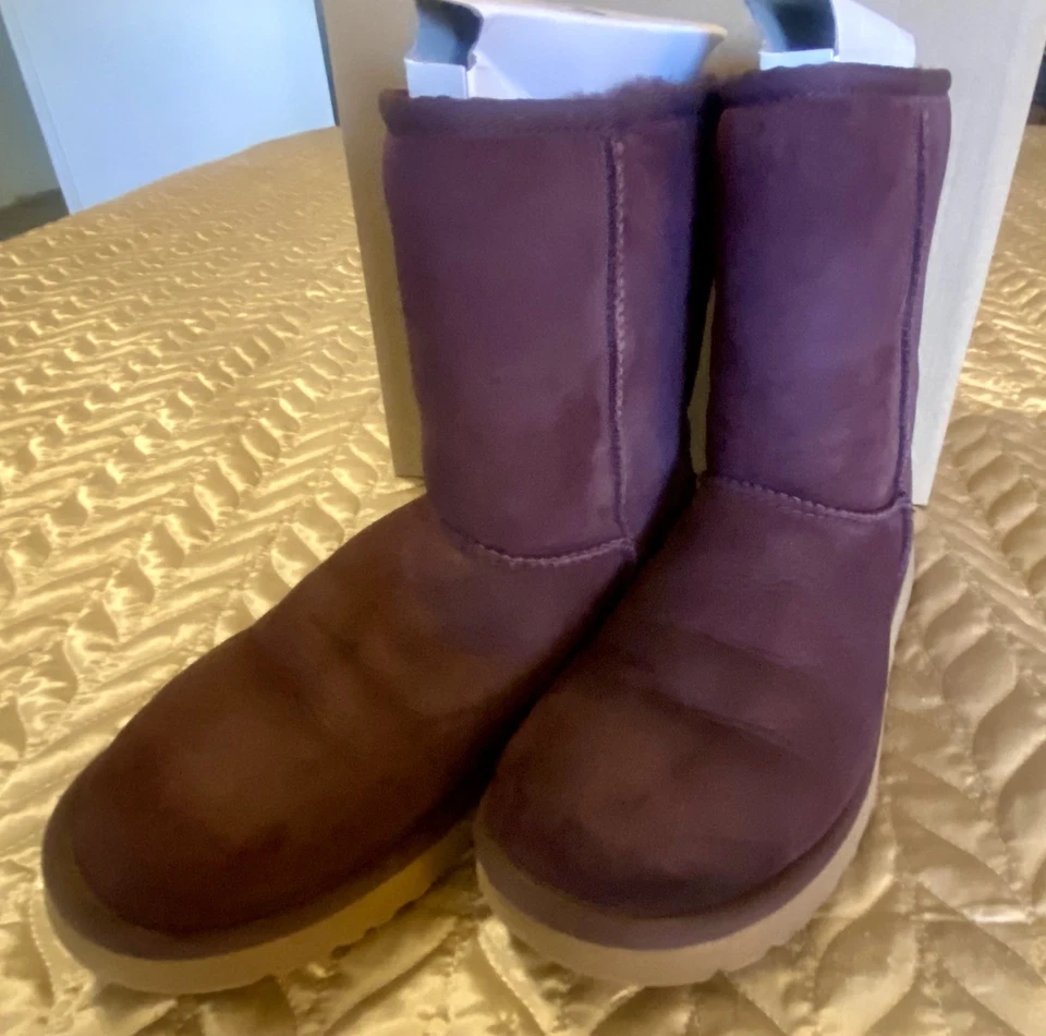 UGG 5825 Australia Classic Short II Suede Shearling Boots Size 7 - Port - Image 4 of 4