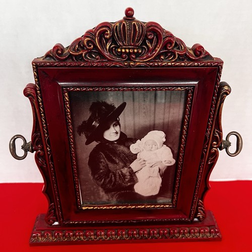 Ornate 5x7” Photo Frame Table Top Swing Frame Reddish Faux Wood Fancy - Picture 2 of 10