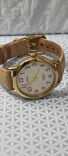 TIMEX Indiglo Women's Watch Gold Tone TW2U96200 QUARTZ 30 mm - Picture 9 of 11
