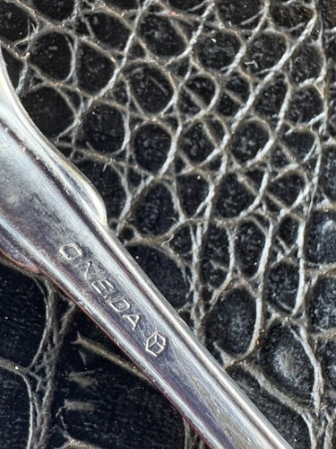 VTG Oneida Classic Shell Flatware 3 Dinner Forks Stainless Steel Cube Silverware - Picture 4 of 7