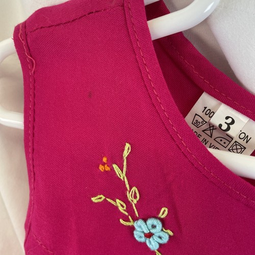 Zweiteiler 100% Baumwolle Shorts Shirt dunkelrosa mit bestickten Blumen Gr. 3 - Bild 7 von 11