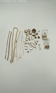 8 18K Yellow Gold Assorted Earrings Necklace Pendant Fine Jewelry Mixed Lot