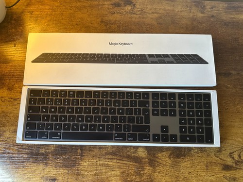 Original Apple Magic Keyboard A1843 mit Ziffernblock (UK British) - MRMH2BA