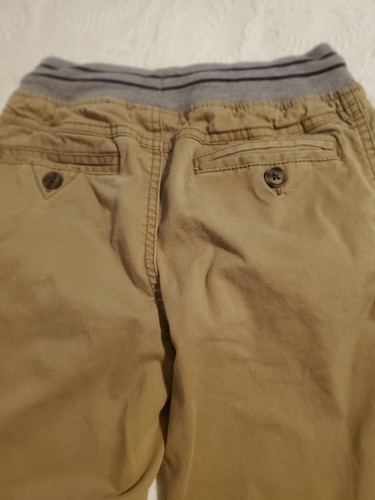 Khaki Hosen-Set mit Gummibund und Kordelzugverschluss. Gr.7 &8 - Bild 4 von 10